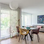 Parco By Quokka 360 - With Large Terrace Near Lido شقة *